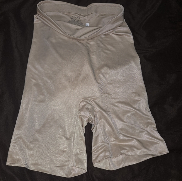 Spanx high waisted mid thigh shorts - Picture 5 of 7